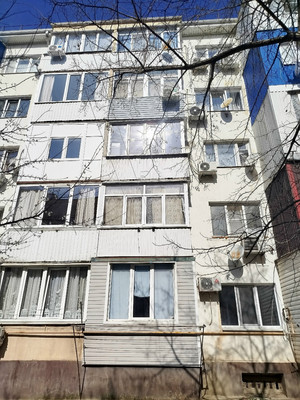 Продам двухкомнатную (2-комн.) квартиру, 2-й мкр, 1, Новомихайловский пгт