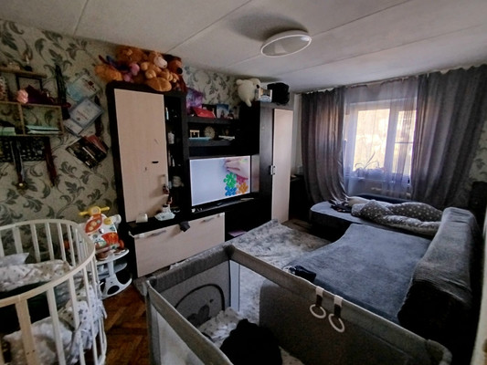 Продам двухкомнатную (2-комн.) квартиру, 2-й мкр, 1, Новомихайловский пгт