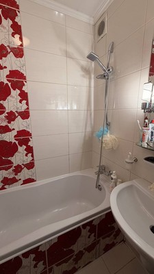 Продам двухкомнатную (2-комн.) квартиру, Лермонтова ул, 16, Симферополь г