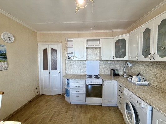 Продам трехкомнатную (3-комн.) квартиру, Камозина ул, 43, Брянск г