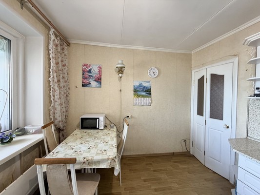 Продам трехкомнатную (3-комн.) квартиру, Камозина ул, 43, Брянск г