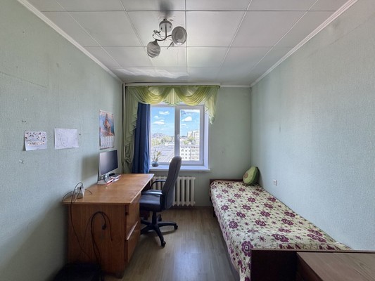 Продам трехкомнатную (3-комн.) квартиру, Камозина ул, 43, Брянск г