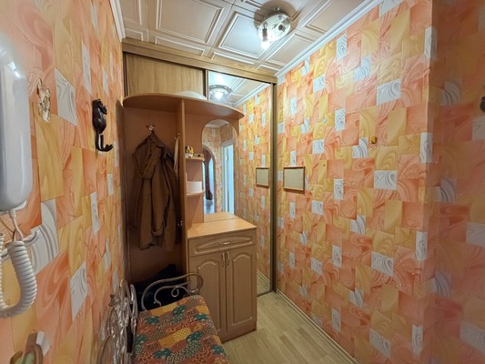 Продам трехкомнатную (3-комн.) квартиру, Камозина ул, 43, Брянск г