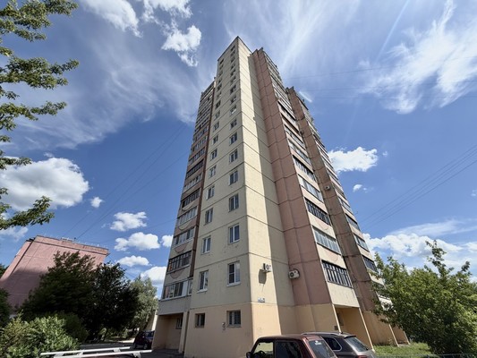 Продам трехкомнатную (3-комн.) квартиру, Камозина ул, 43, Брянск г