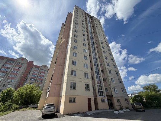 Продам трехкомнатную (3-комн.) квартиру, Камозина ул, 43, Брянск г