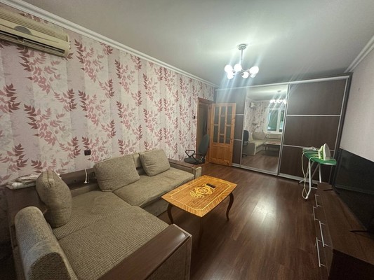 Продам двухкомнатную (2-комн.) квартиру, Героев Сталинграда ул, 27, Симферополь г