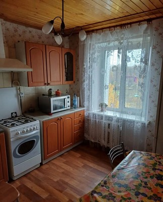 Продам однокомнатную (1-комн.) квартиру, Большой пр-кт, 6, Семрино п