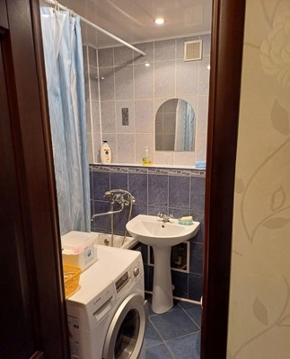 Продам однокомнатную (1-комн.) квартиру, Большой пр-кт, 6, Семрино п