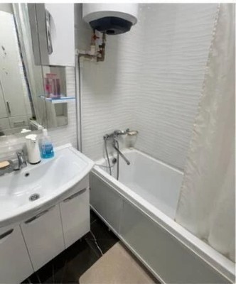 Продам трехкомнатную (3-комн.) квартиру, Красина ул, 53к2, Цемдолина с