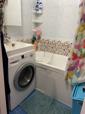 Продам трехкомнатную (3-комн.) квартиру, Рощинская ул, 20, Гатчина г