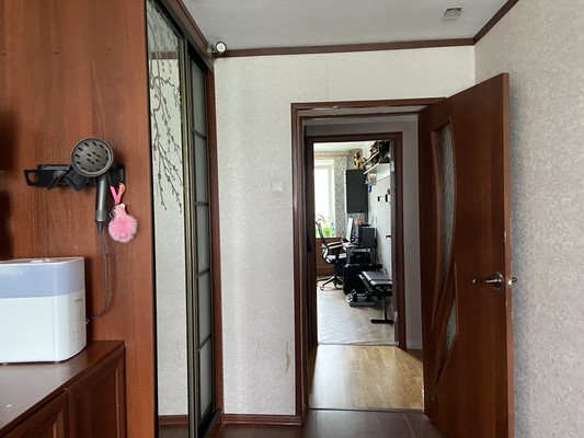 Продам трехкомнатную (3-комн.) квартиру, Рощинская ул, 20, Гатчина г