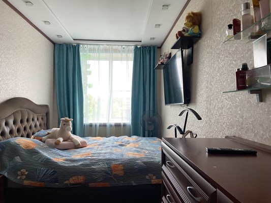 Продам трехкомнатную (3-комн.) квартиру, Рощинская ул, 20, Гатчина г