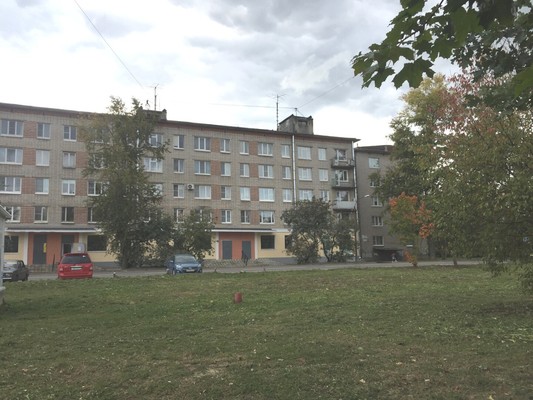 Продам трехкомнатную (3-комн.) квартиру, Рощинская ул, 20, Гатчина г
