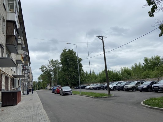 Продам трехкомнатную (3-комн.) квартиру, Рощинская ул, 20, Гатчина г