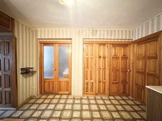 Продам трехкомнатную (3-комн.) квартиру, Пилотов пер, 12, Брянск г