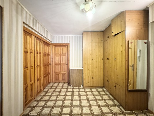 Продам трехкомнатную (3-комн.) квартиру, Пилотов пер, 12, Брянск г