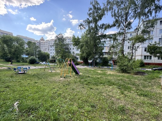 Продам трехкомнатную (3-комн.) квартиру, Пилотов пер, 12, Брянск г