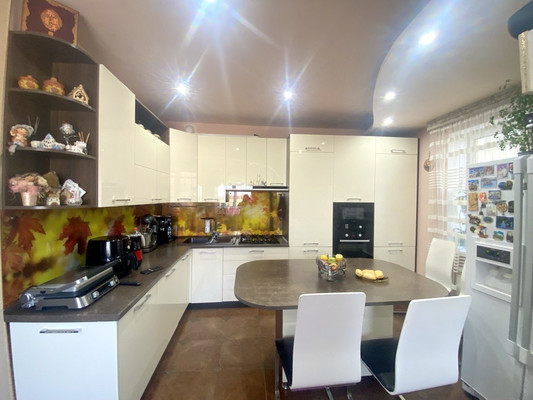 Продам трехкомнатную (3-комн.) квартиру, Русская ул, 23, Анапа г