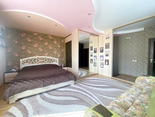 Продам трехкомнатную (3-комн.) квартиру, Русская ул, 23, Анапа г