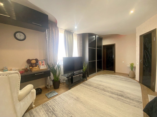 Продам трехкомнатную (3-комн.) квартиру, Русская ул, 23, Анапа г