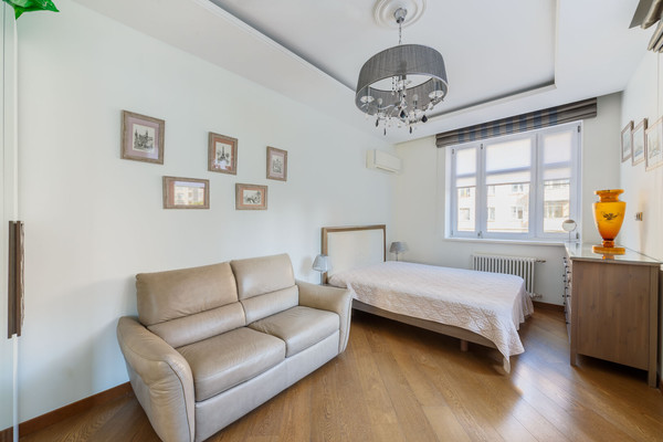 Продам трехкомнатную (3-комн.) квартиру, Пудовкина ул, 7, Москва г