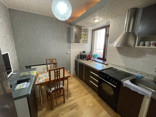 Продам трехкомнатную (3-комн.) квартиру, Воровского ул, 20, Мурманск г