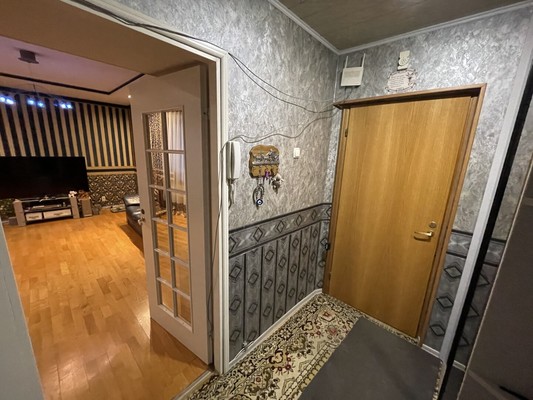 Продам трехкомнатную (3-комн.) квартиру, Воровского ул, 20, Мурманск г