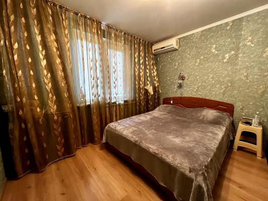 Продам трехкомнатную (3-комн.) квартиру, Черкасская ул, 43, Краснодар г