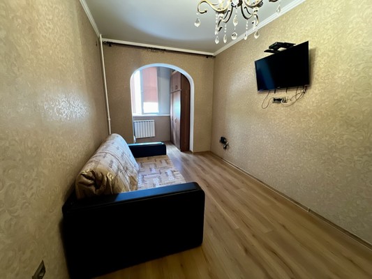 Продам трехкомнатную (3-комн.) квартиру, Черкасская ул, 43, Краснодар г