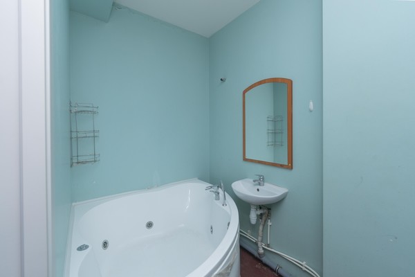 Продам двухкомнатную (2-комн.) квартиру, Фрезеровщиков ул, 94, Пермь г