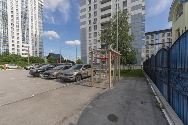 Продам двухкомнатную (2-комн.) квартиру, Фрезеровщиков ул, 94, Пермь г