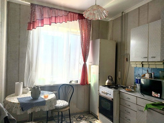 Продам двухкомнатную (2-комн.) квартиру, Дружбы ул, 62, Симферополь г