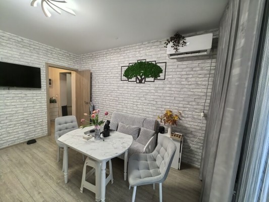 Продам двухкомнатную (2-комн.) квартиру, Адмирала Чурсина ул, 12, Воронеж г
