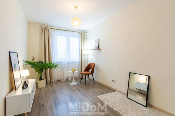 Продам однокомнатную (1-комн.) квартиру, Ленинградская ул, 38к1, Парголово п