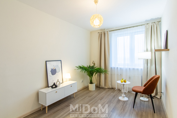 Продам однокомнатную (1-комн.) квартиру, Ленинградская ул, 38к1, Парголово п
