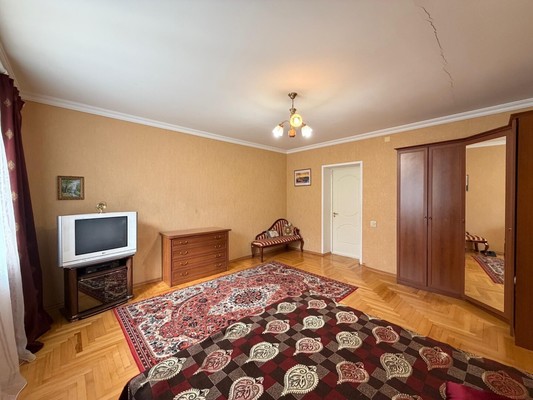 Продам трехкомнатную (3-комн.) квартиру, Тарчокова ул, 19, Нальчик г