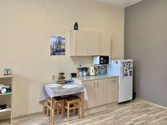 Продам комнату в 9-комн. квартире, Большой В.О. пр-кт, 96В, Санкт-Петербург г