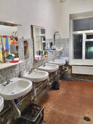 Продам комнату в 9-комн. квартире, Большой В.О. пр-кт, 96В, Санкт-Петербург г