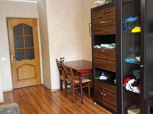 Продам трехкомнатную (3-комн.) квартиру, Гайдара ул, 18, Симферополь г