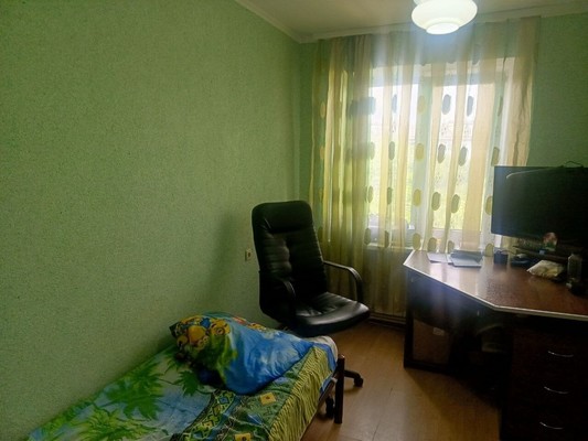 Продам трехкомнатную (3-комн.) квартиру, Гайдара ул, 18, Симферополь г