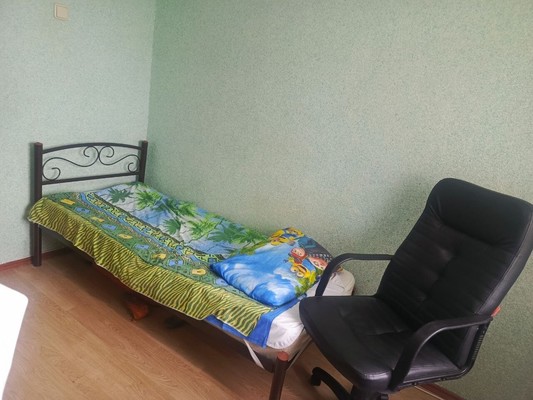 Продам трехкомнатную (3-комн.) квартиру, Гайдара ул, 18, Симферополь г