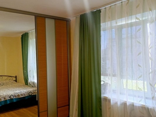 Продам трехкомнатную (3-комн.) квартиру, Гайдара ул, 18, Симферополь г