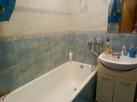 Продам трехкомнатную (3-комн.) квартиру, Гайдара ул, 18, Симферополь г