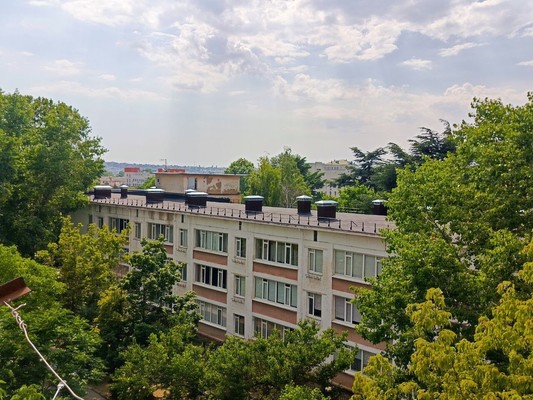 Продам трехкомнатную (3-комн.) квартиру, Гайдара ул, 18, Симферополь г