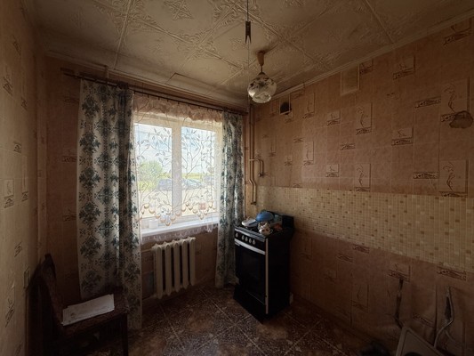 Продам трехкомнатную (3-комн.) квартиру, 8, Извара д