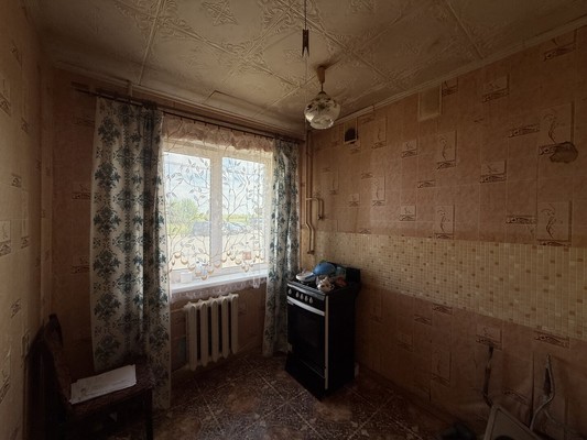 Продам трехкомнатную (3-комн.) квартиру, 8, Извара д