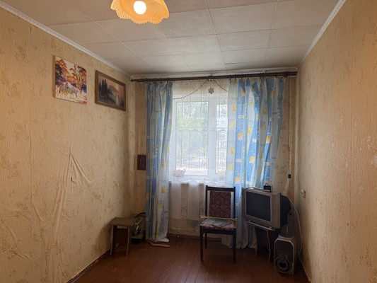 Продам трехкомнатную (3-комн.) квартиру, 8, Извара д