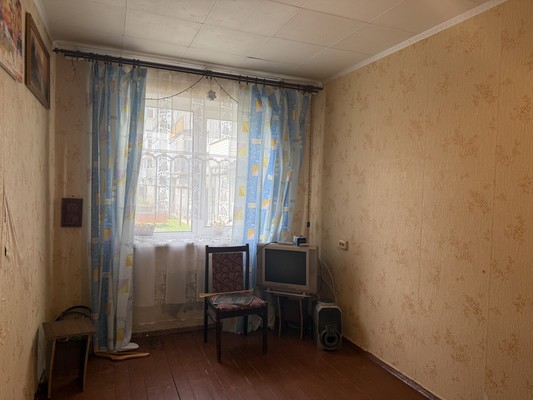 Продам трехкомнатную (3-комн.) квартиру, 8, Извара д