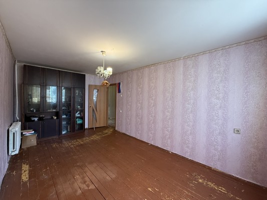 Продам трехкомнатную (3-комн.) квартиру, 8, Извара д