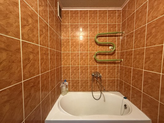 Продам трехкомнатную (3-комн.) квартиру, 8, Извара д